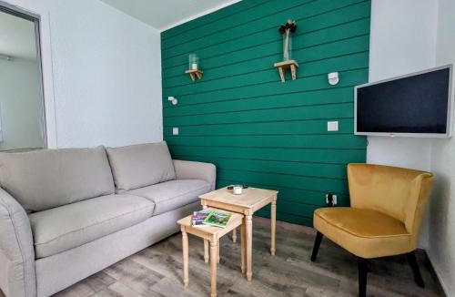 Bielle Apartment | Appartement 3 personnes en vallée d'Ossau, piscine et jardin
