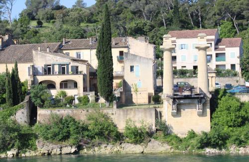 Remoulins Apartment | Appartement au pied du gardon.