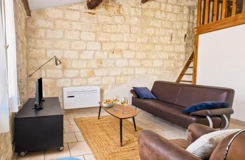 Aigues-Mortes Medieval City Apartment | Appartement au pied des remparts, 4P, Clim, Centre