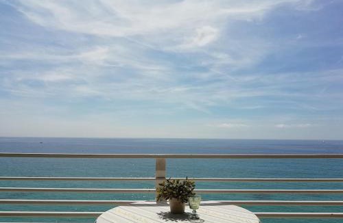 Menton Apartment | Appartement avec vue panoramique sur mer et montagne