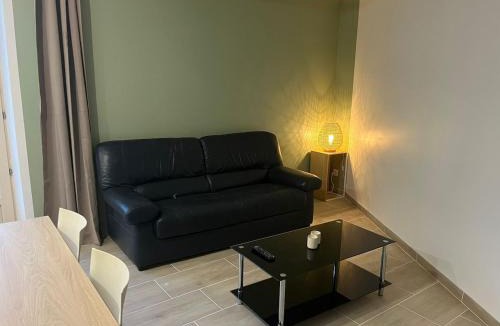 Chemilly-sur-Yonne Apartment | Appartement cosy rénové dans une ancienne longère