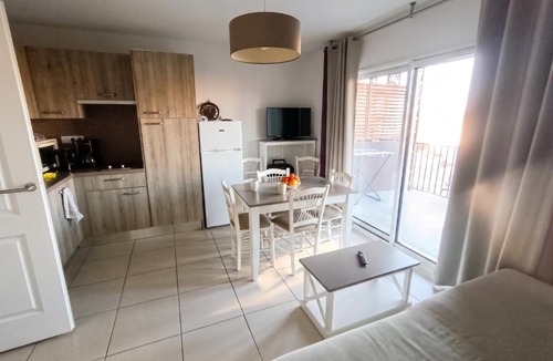Remoulins Apartment | Appartement confortable à Remoulins, 49 m² avec piscine