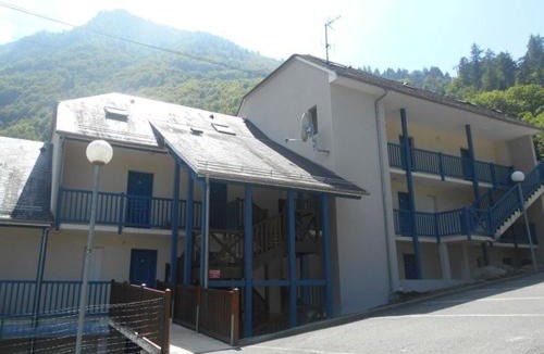 Cauterets Apartment | Appartement cosy Cauterets, balcon sud, proche centre & télécabine, 4 pers, parking inclus - FR-1-401-15