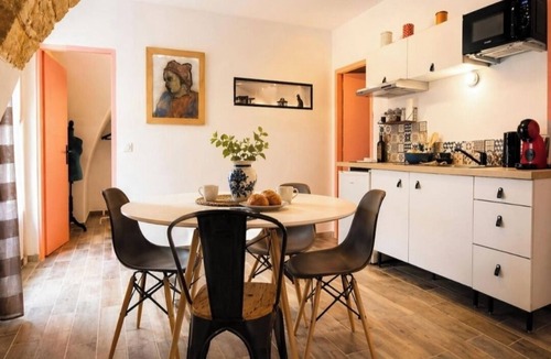 Remoulins Apartment | Appartement cosy rénové – Pont du Gard, centre
