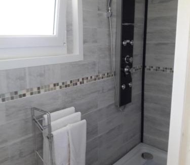 Belle-Isle-en-Terre Apartment | Appartement d'une chambre avec jardin clos et wifi a Belle Isle en Terre