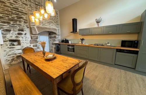 Plouneventer Apartment | Appartement dans un moulin avec terrasse