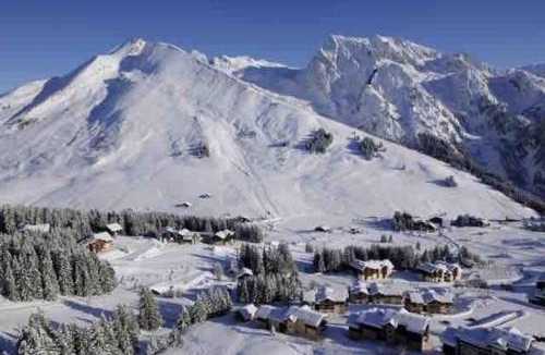 Manigod Apartment | Appartement domaine la Clusaz Manigod avec terrasse sur les pistes de ski