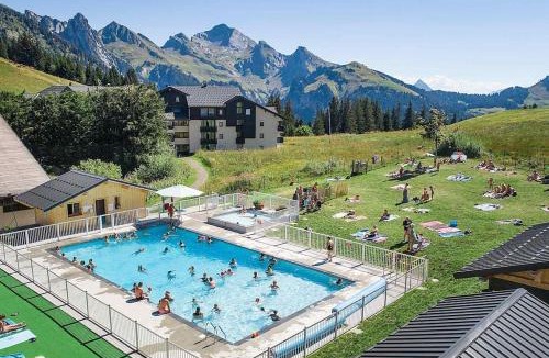 Manigod Apartment | Appartement domaine la Clusaz Manigod avec terrasse sur les pistes de ski