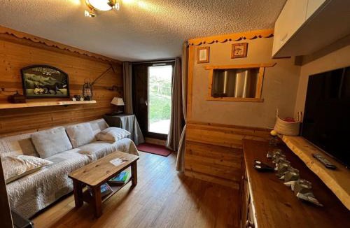 Manigod Apartment | Appartement domaine la Clusaz Manigod avec terrasse sur les pistes de ski