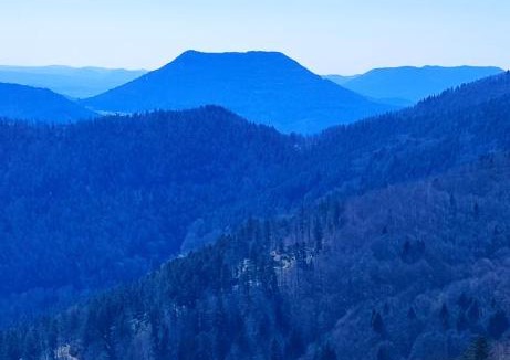 Fouchy Apartment | Appartement douillet avec vue sur les montagnes
