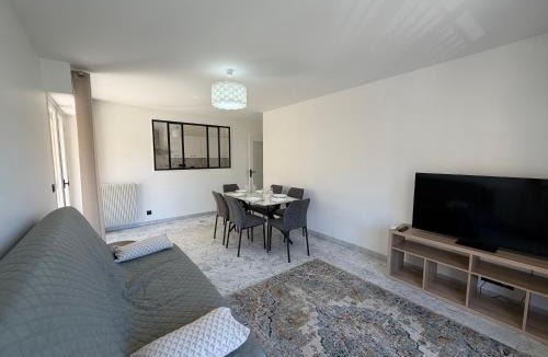 Saint-Roch Apartment | Appartement Familial T3 Terrasse, Clim & Parking Gratuit