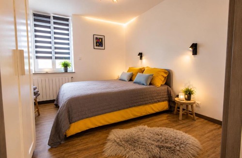 Charleville-Mezieres Apartment | Appartement 4 Pers animaux admis frais en suppléments cour et parking gratuit