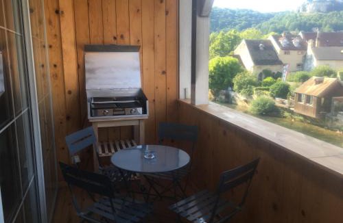 Ornans Apartment | Appartement Le Chalet Balcon sur la rivière