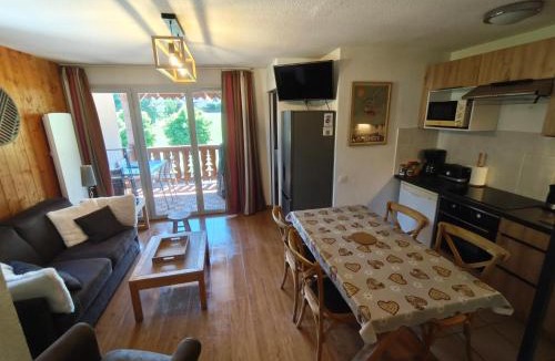 Luz-Saint-Sauveur Apartment | Appartement meublé T3 avec terrasse vue montagne