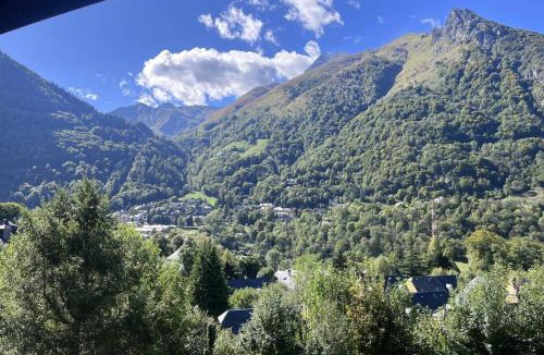 Cauterets Apartment | Appartement pour 5 personnes avec vue sur montagnes et village, à Cauterets, proche télécabines - FR-1-812-63