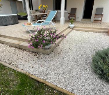 Sanary-sur-Mer Apartment | appartement rez de villa proche port et plages de Sanary