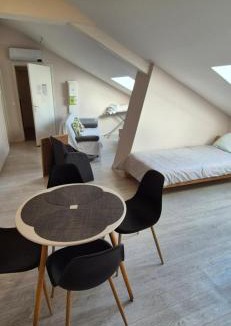Epernay Apartment | Appartement spacieux proche centre, 2ᵉ étage sans ascenseur, without lift