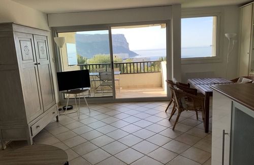 Cassis Apartment | Appartement Très Belle vue mer et Falaise, Parking, Wifi, Terrasse