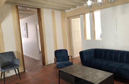 Auxerre Apartment | Appartement Très Spacieux de 120 m2 Dans une Magnifique Maison du Moyen âge