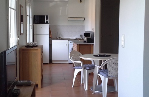 Cahors Apartment | Apt. T1 Bis in town on the 1st floor of a residence with terrace carractère