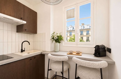 Chaillot Apartment | Arc de Triomphe stunning property with lift