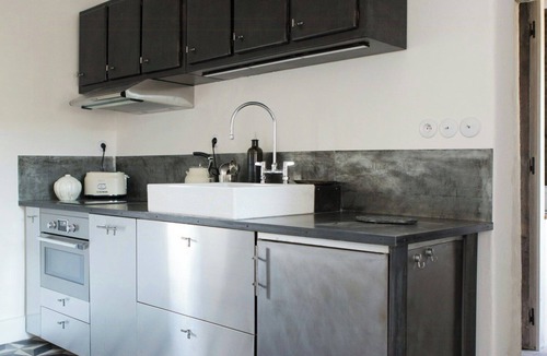 Belvezet Apartment | Artists retreat in historic Belvézet farmhouse