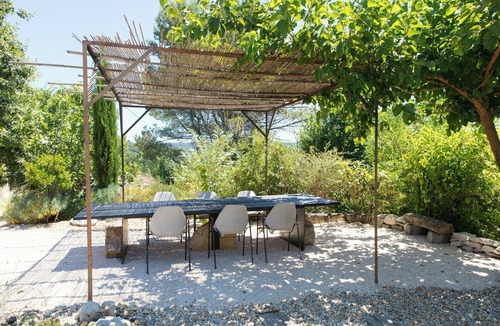 Belvezet Apartment | Artists retreat in historic Belvézet farmhouse