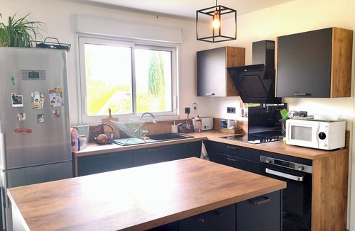 Saumane-de-Vaucluse Villa | At the foot of the hill, 2 min from the river (Sorgue), 5 min from Isle sur Sorgue!