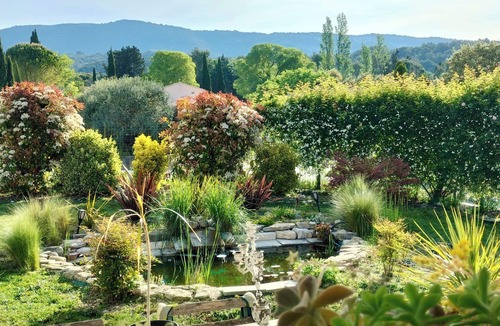 Saumane-de-Vaucluse Villa | At the foot of the hill, 2 min from the river (Sorgue), 5 min from Isle sur Sorgue!