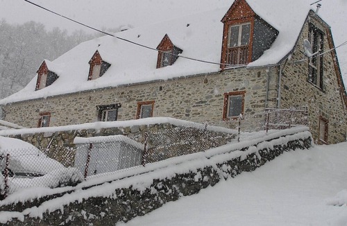 Artalens-Souin Cottage | Attractive 2-3 person gîte in converted mountain barn
