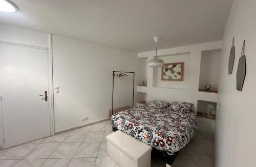Remoulins Apartment | Au cœur du village - Wifi & Clim