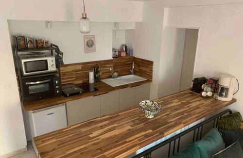 Remoulins Apartment | Au cœur du village - Wifi & Clim
