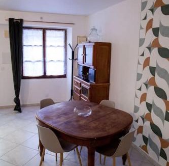 Remoulins Apartment | Au cœur du village - Wifi & Clim