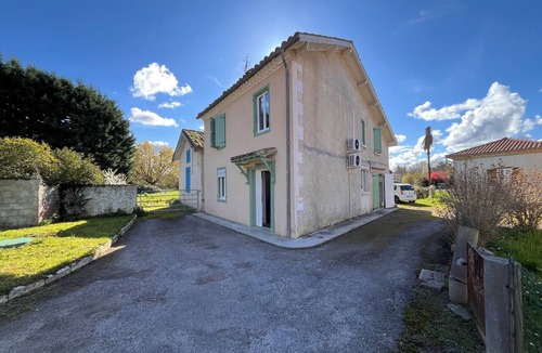 Masseube House | Au chat perche32, quiet renovated house with courtyard 5 minutes from shops