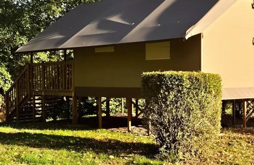 Le Change House | Auberoche campsite * - MINI-WOOD LODGE TENT on canvas stilts, without toilets, for 4 people 4 people