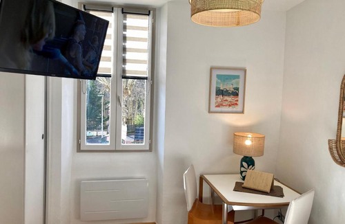 Foix Apartment | AUX 4 LOGIS - Studio Le Terra - Petit déjeuner offert 1ère nuit