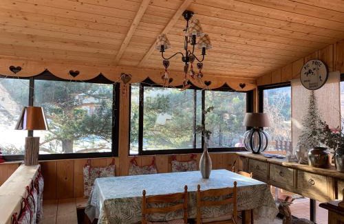 Formigueres Ski Chalet | Aux trois marmottes - Chalet au pied des pistes
