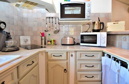 Vallabregues Apartment | Awesome apartment in Vallabregues with WiFi