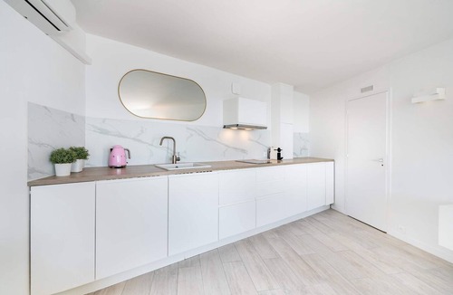 Villeneuve Loubet Beach Apartment | Azur retreat High-End Seafront Apartment