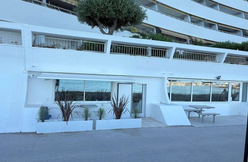 Villeneuve Loubet Beach Apartment | Azur retreat High-End Seafront Apartment