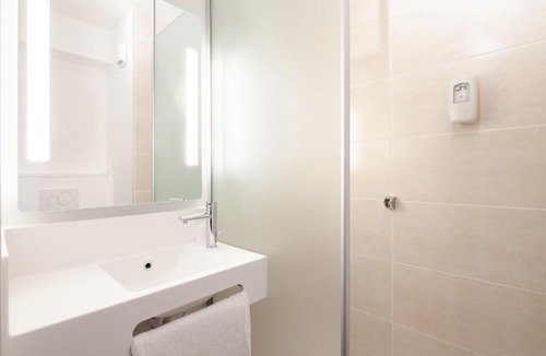 Thionville Hotel | B&B Hôtel Thionville Centre Gare Porte du Luxembourg A31- Confort climatisé