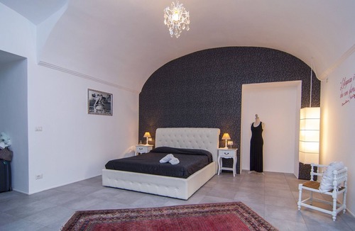 Roman Quarter Bed & Breakfast | B&B Turin Très Chic. In the historic center with its own entrance