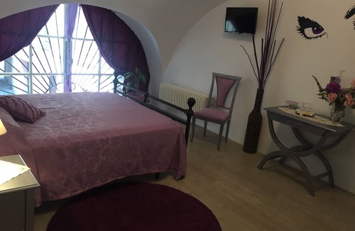 Roman Quarter Bed & Breakfast | B&B Turin Très Chic. In the historic center with its own entrance