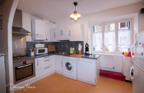 Peyragudes Apartment | 'Bagnères de Luchon' Apartment with Mountain View and Wi-Fi