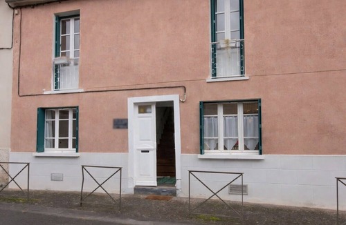 Peyragudes Apartment | 'Bagnères de Luchon' Apartment with Mountain View and Wi-Fi