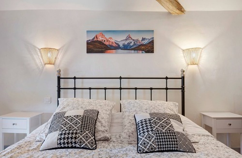 Montgaillard-de-Salies Bed & Breakfast | Baladous - Salat Guest Room with Shared Terrace, Wi-Fi and Air Conditioning