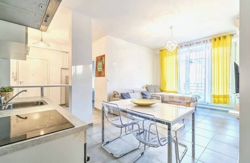 Belsunce Apartment | Balcon sur le Vrai Marseille
