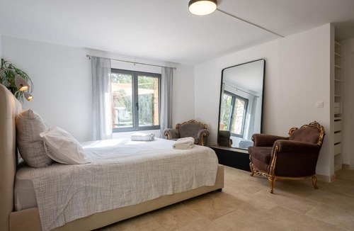 Le Beausset Apartment | Bas de villa piscine balnéo cheminée sauna