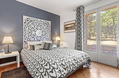 La Roquebrussanne Bed & Breakfast | Bastide Lou Pèbre d'Aï - Scent of Lavender