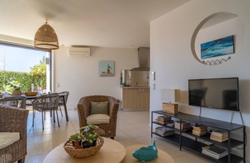 La Grande-Motte Apartment | Beach Apartment with A/C and direct access to the beach